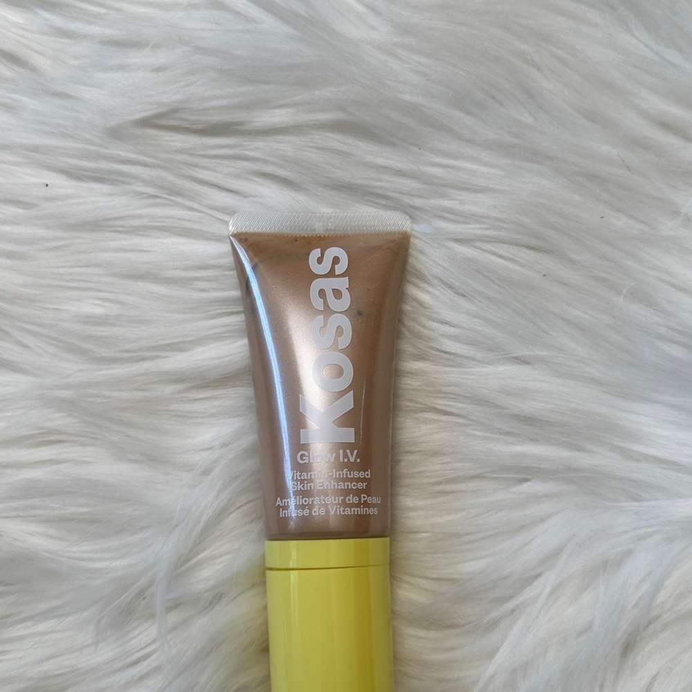 Kosas Glow I.V.
Vitamin-Infused Skin Illuminating Enhancer revive very light - Picture 4 of 5